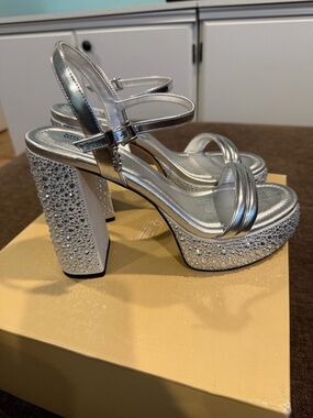 Michael Kors Laci Platform Sandals Size 8.5 Silver w/ Rhinestones Prom Wedding